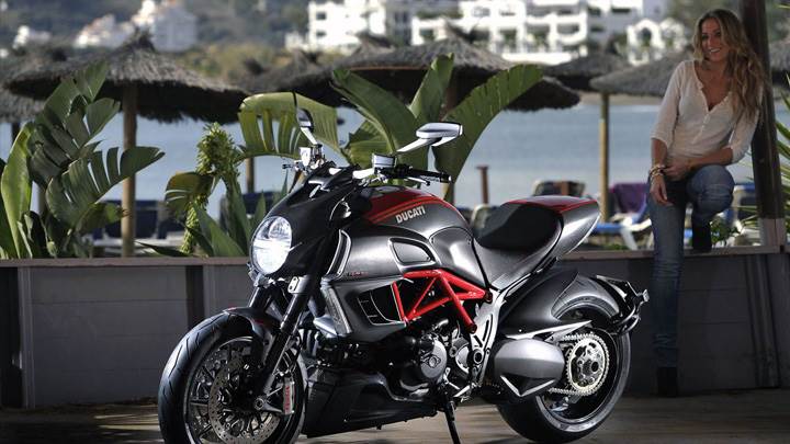 2012 Ducati Diavel In Black Side Pose